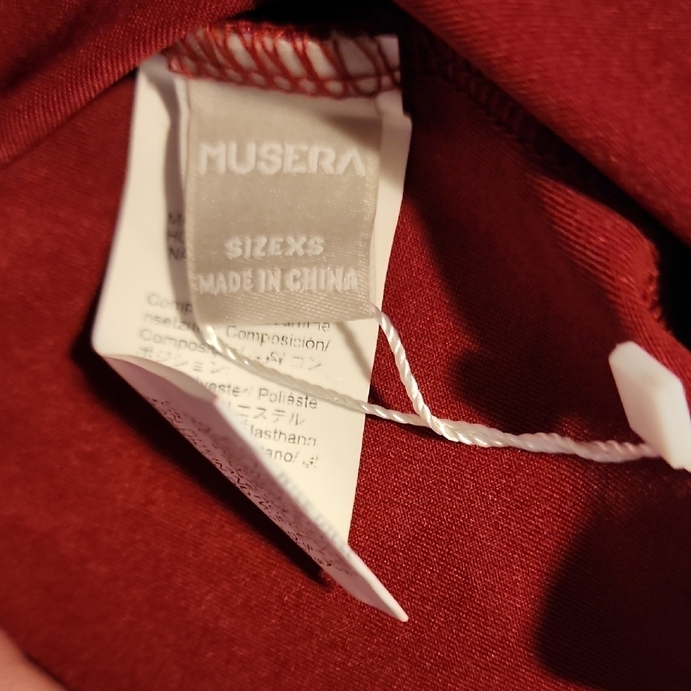 Muse NWT SEXY Red Midi Dress with Elegant Design - Picture 4 of 9